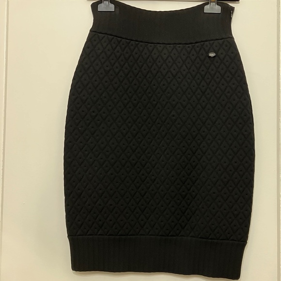 Authentic CHANEL High Waisted Womens Skirt Size 38 Black Diagonal Pattern Italy - Picture 1 of 9